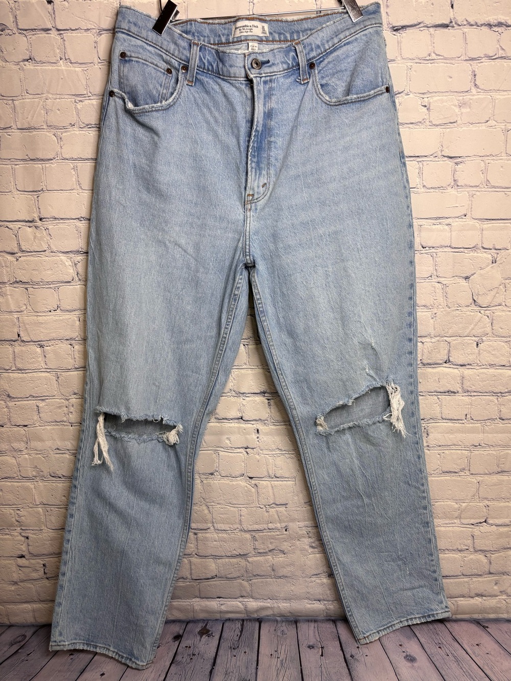 Abercrombie Curve Love Classic Boho High Rise 90s Relaxed Light Wash Jeans 32/14